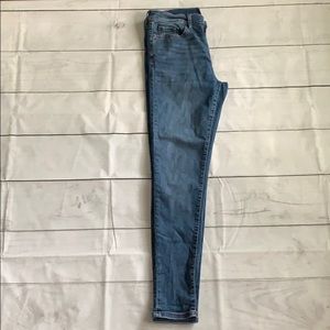 Non ripped jeans